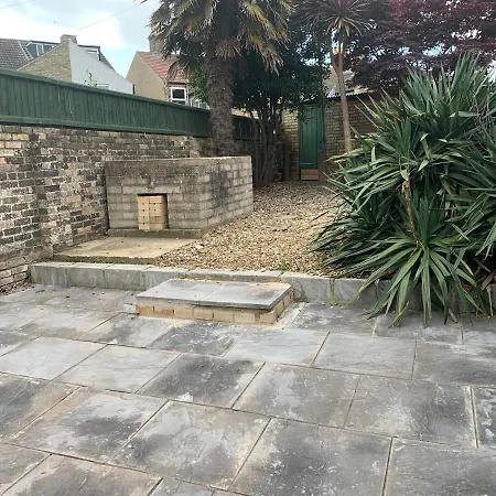 Inviting 3-Bed House In Lowestoft Near The Beach Exterior photo