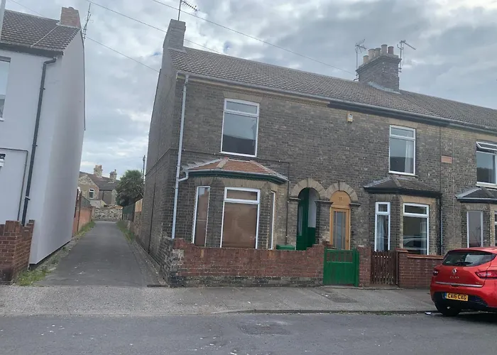 Inviting 3-Bed House In Lowestoft Near The Beach