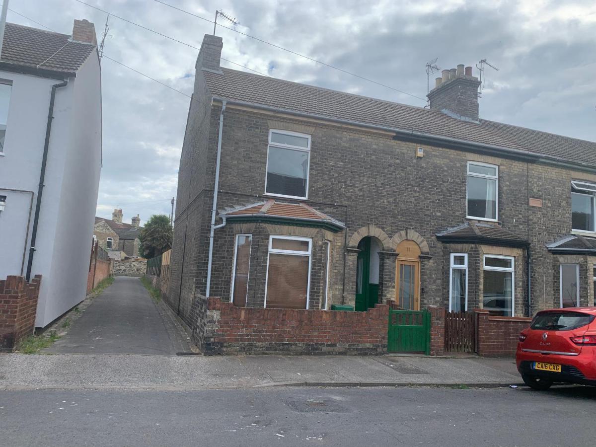 Holiday home Inviting 3-bed House In Near The
