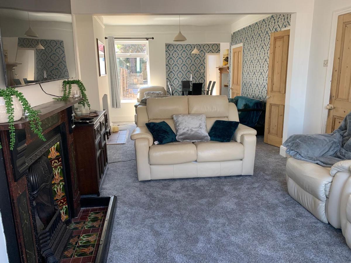 Inviting 3-bed House In Near The *