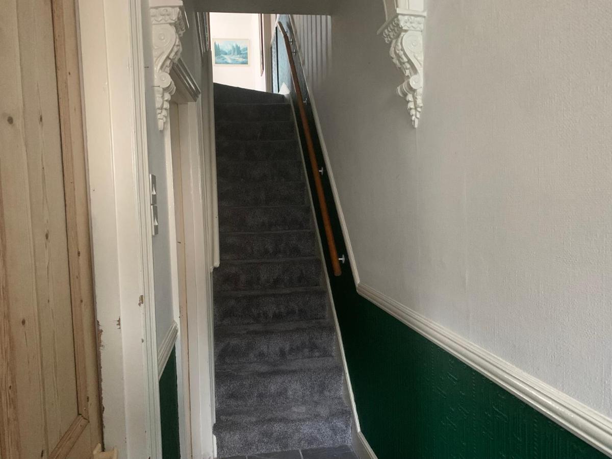 Inviting 3-bed House In Near The Holiday home *