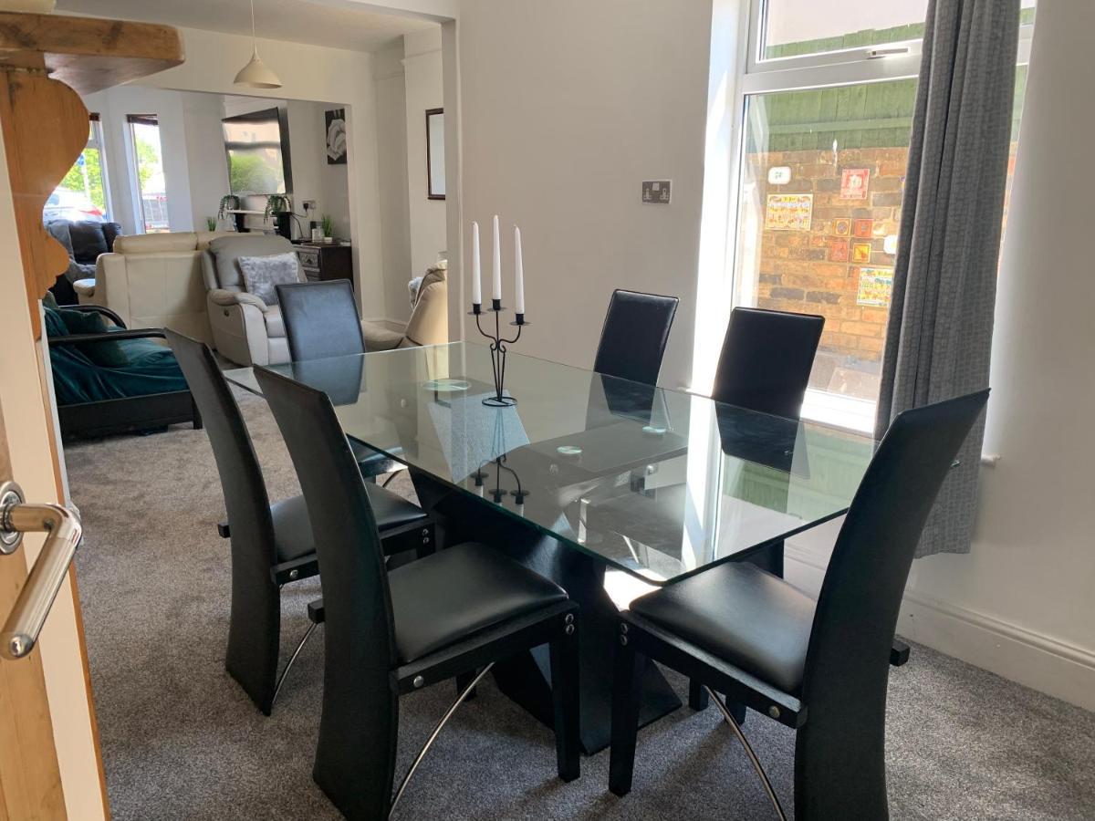Inviting 3-bed House In Near The Holiday home *